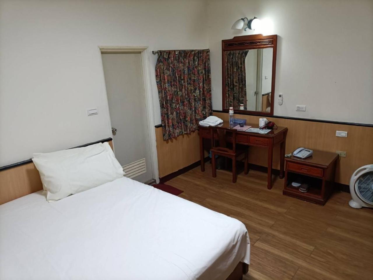 Hotel 丸松商旅 Miaoli Exterior foto